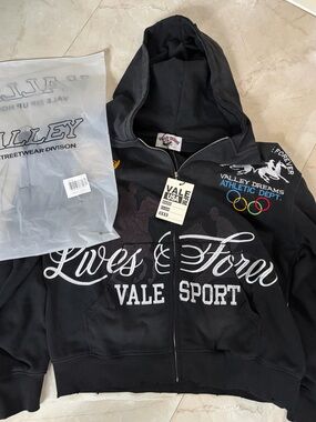 Vale Sport Men's Black Zip Hoodie -